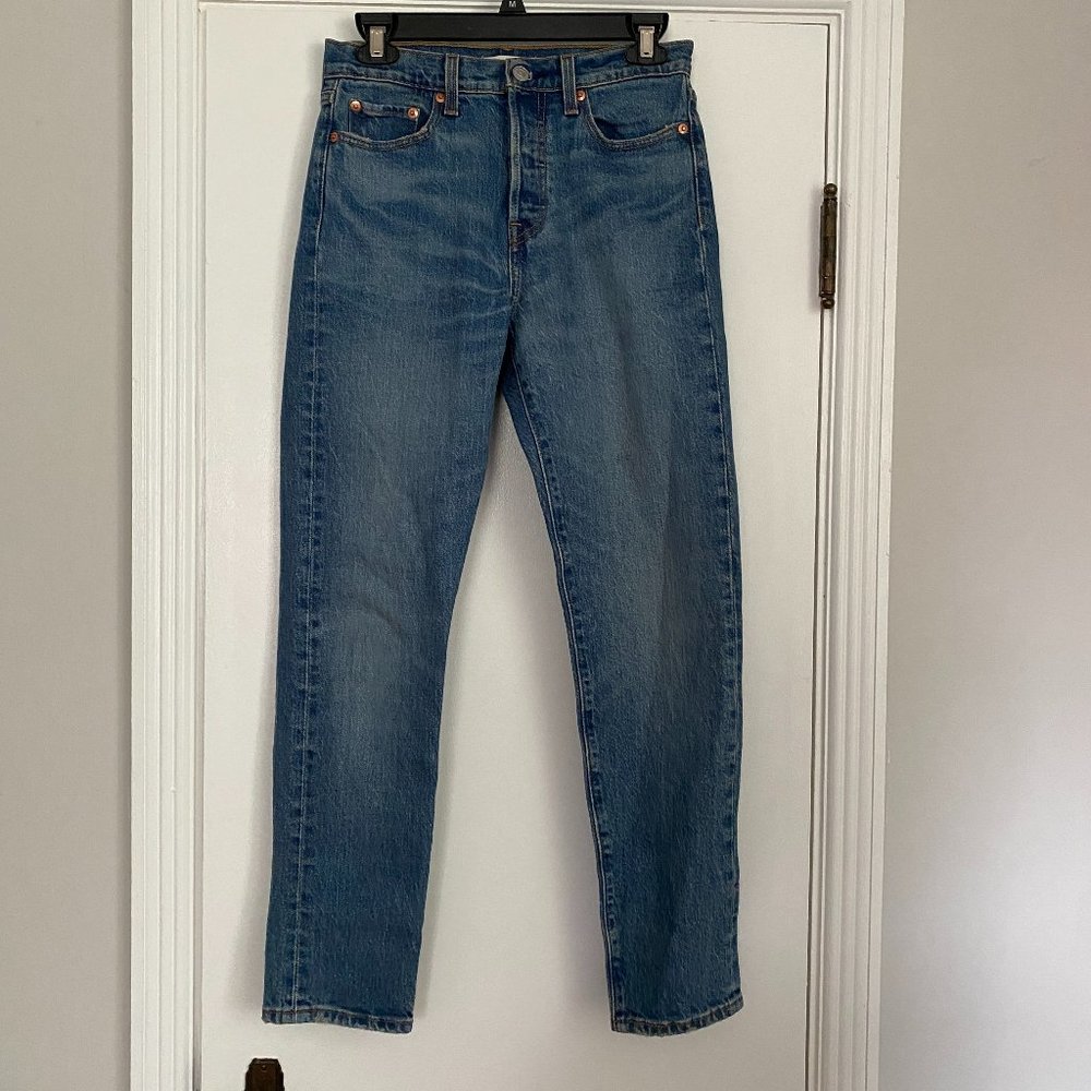 Levi's Women's Wedgie Tapered High Rise Jeans Medium Wash Size 26